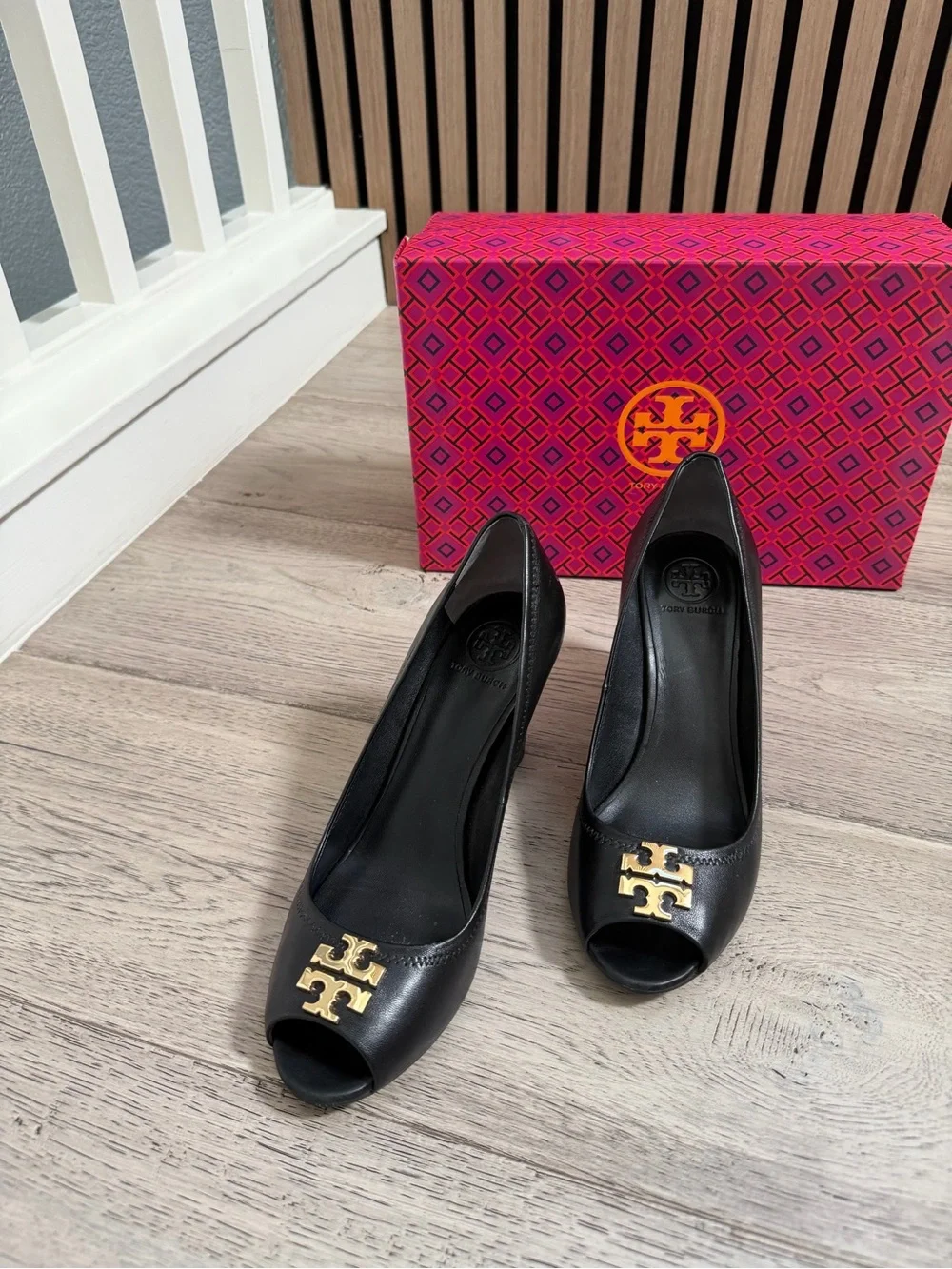 Tory Burch Laura 85 mm Black Open Toe Heels with Gold Logo 6.5
